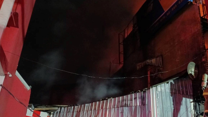 ไฟไหม้ร้านยางรถยนต์ ซอยงามวงศ์วาน 55 วอดทั้งหลัง