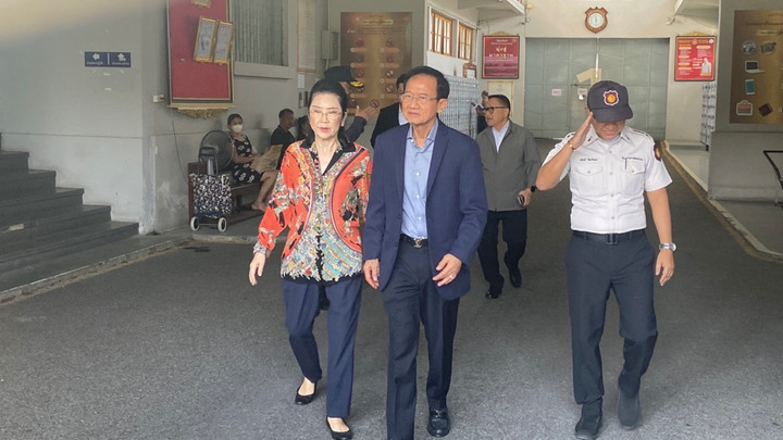 "สมชาย" เยี่ยม "ทักษิณ" "ยศชนัน"  ไม่รับตำแหน่งรัฐบาลภูมิใจไทย