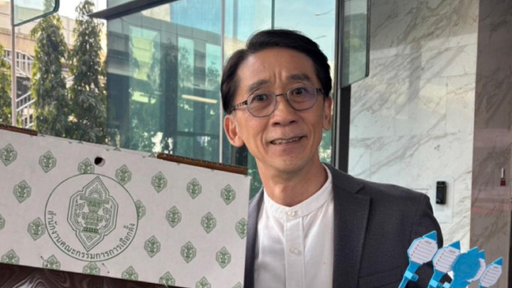 "อ.ปริญญา" โพสต์รัวๆ หลัง "กกต." เตรียมประกาศรับรอง ส.ส.