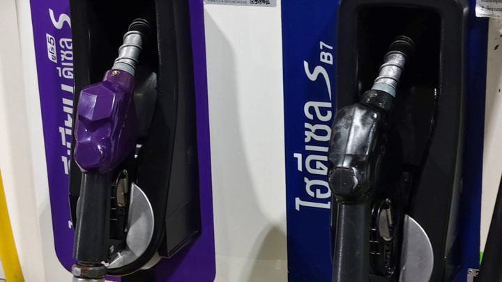 พลังงาน ยันปั๊มเปิดปกติ ยังไม่ใช้มาตรการปิดหลัง 4 ทุ่ม ย้ำน้ำมันสำรองมีมากกว่า 3 เดือน