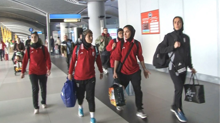 "บอลหญิงอิหร่าน" ใกล้ถึงบ้าน หลังออกจากออสเตรเลียตั้งแต่ 15 มี.ค.