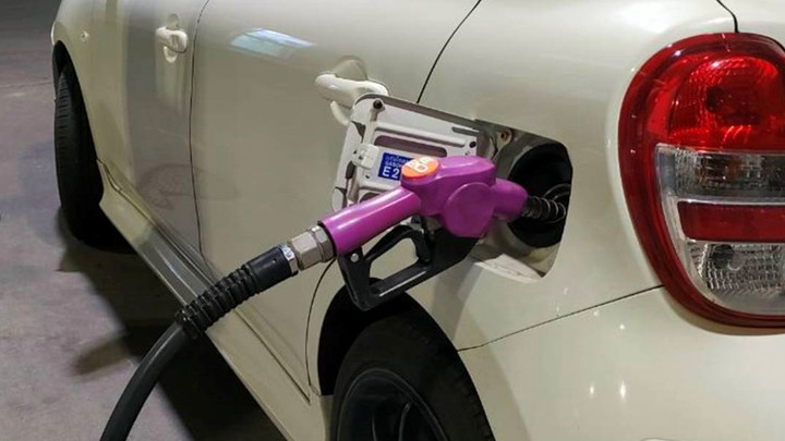 อัปเดตราคาน้ำมัน 3 เม.ย.หลังขึ้นดีเซลลิตรละ 3.50 บาท พรีเมียม 4 บาท เบนซิน-โซฮอล์ 70 สต.