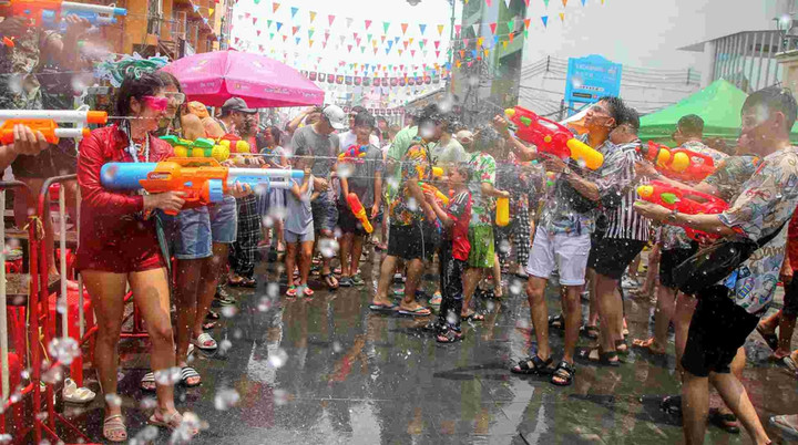 “สงกรานต์ 2569” ไม่คึกคัก น้ำมันแพงฉุดใช้จ่ายประชาชน