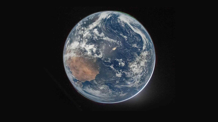 NASA เปิดภาพ "โลกทั้งใบ" บันทึกโดยนักบินอาร์เทมิส 2 ที่มุ่งหน้าสู่ดวงจันทร์ 