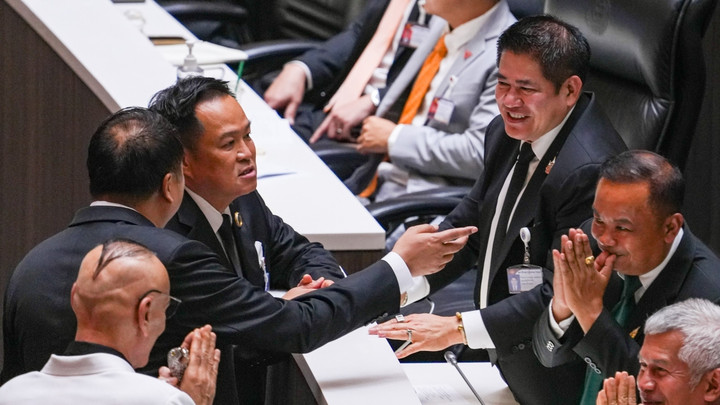 โพลหนุนฝ่ายค้าน ผนึกรัฐกู้วิกฤต จี้รัฐพยุงราคาพลังงาน-ช่วยค่าครองชีพสงกรานต์