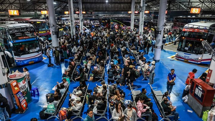 ครม.อัดฉีด 2 พันล้าน พยุงค่าโดยสาร ช่วยผู้ประกอบการขนส่ง