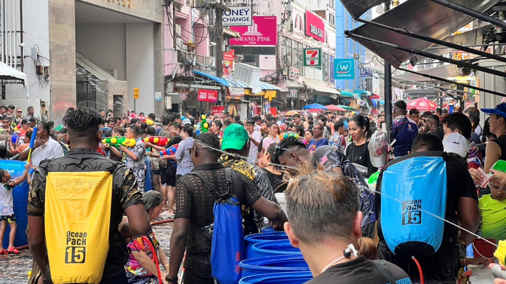 "หาดใหญ่" เริ่มคึกคัก นักท่องเที่ยวแห่เล่นน้ำ แม้คนน้อยกว่าทุกปี