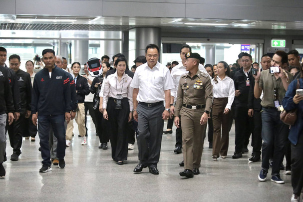 นายกฯ ลงพื้นที่ "สถานีกลางบางซื่อ–หมอชิต 2" ส่งประชาชนกลับบ้านเที่ยวสงกรานต์