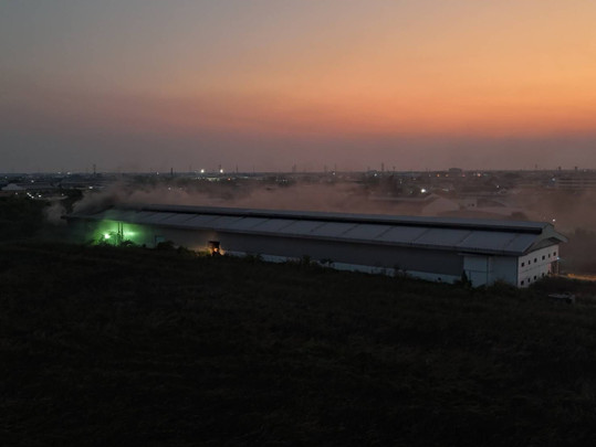 ไฟไหม้โกดังเก็บท่อ PVC  จ.สมุทรสาคร - ล่าสุด คุมเพลิงได้แล้ว 