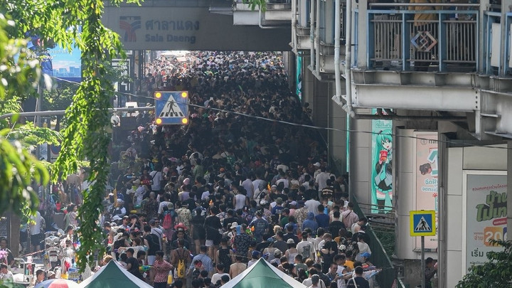 สงกรานต์สุดคึกคัก กทม.เผย 6 จุดยอดฮิต คนแห่เล่นน้ำกว่า 5.5 แสนคน 