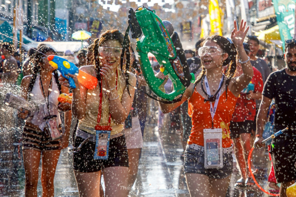 สงกรานต์ 69 เริ่มสาดความฉ่ำ "ข้าวสาร-สยาม" สุดคึกคัก