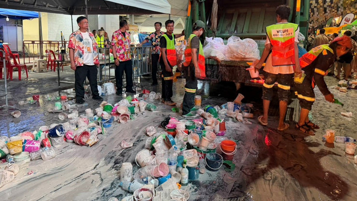 กทม.เร่งทำความสะอาด เคลียร์ถนนข้าวสาร หลังปิดให้เล่นน้ำ