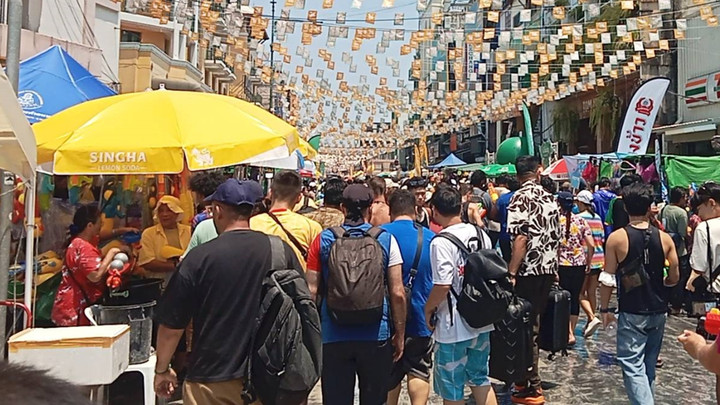 สงกรานต์วันสุดท้าย ถนนข้าวสาร-สวนเบญจกิติ คึกคัก