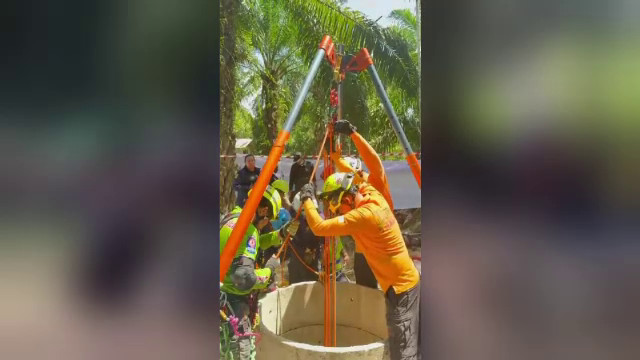 พบผู้เสียชีวิต 4 คน ขณะลงไปลอกบ่อน้ำเก่ากลางสวนปาล์ม จ.พังงา