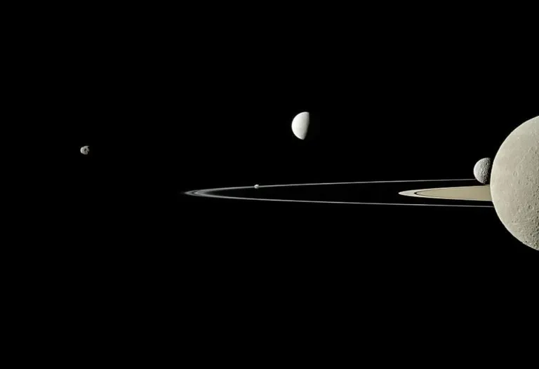 ดาวเสาร์มีดวงจันทร์เพิ่มอีก 128 ดวง รวมมีทั้งหมด 274 ดวง ภาพจาก NASA