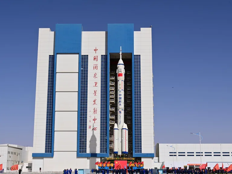 ยานอวกาศที่มีมนุษย์ควบคุมเสินโจว-18 (Shenzhou-18) ภาพจากซินหัว