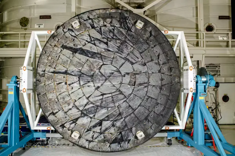 แผ่นกันความร้อนของยานอวกาศโอไรออนของนาซา หลังภารกิจอาร์ทิมิส 1 ภาพจาก NASA