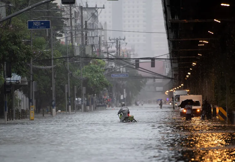 น้ำท่วมฟิลิปปินส์ ภาพจาก Ted ALJIBE,Jam STA ROSA / AFP