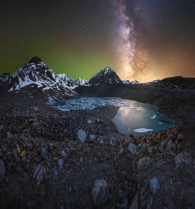 ‘Lake RT5 (ทะเลสาบ RT5)’ โดย Tanay Das ถ่ายในเทือกเขาหิมาลัย 