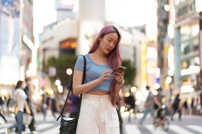 urban-portrait-young-woman-with-long-pink-hair