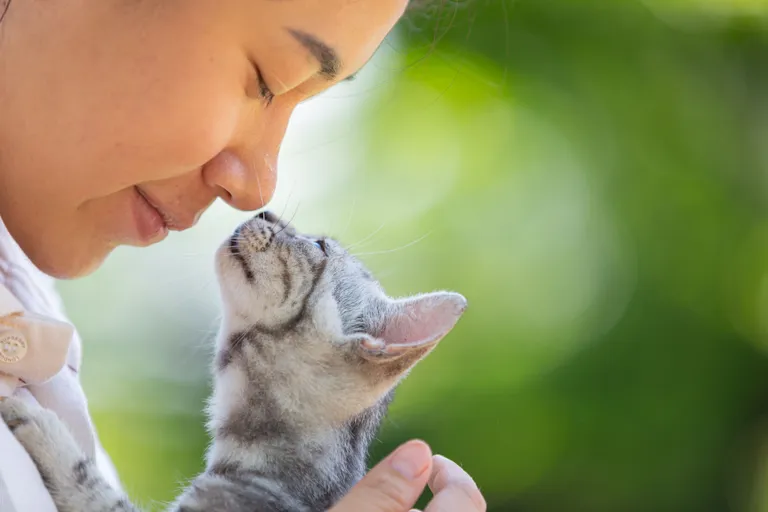 woman-hugging-cat