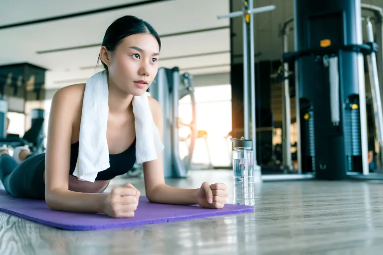 young-strong-asian-woman-wirkout-exercise
