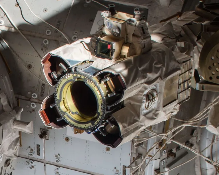 ภาพถ่ายมือจับที่ปลายแขนของ Canadarm 2 ที่มา NASA
