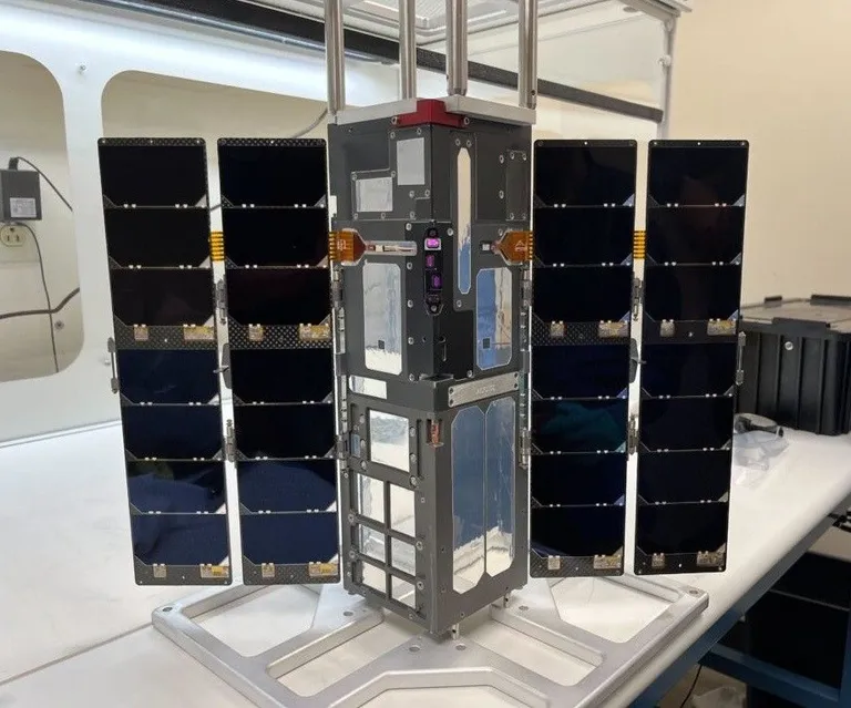 ภาพถ่ายของดาวเทียม CubeSat CIRBE ที่ทำหน้าที่ในการตรวจจับรังสีในแถบ Van Allen และพบแถบรังสีใหม่
