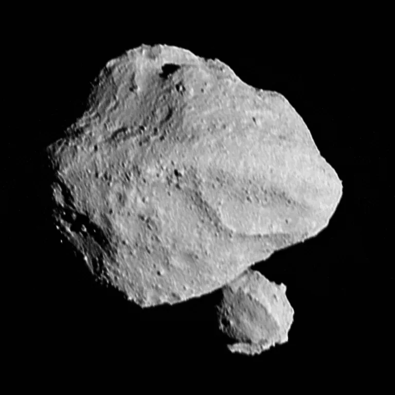 ภาพถ่ายระยะใกล้ของ Dinkinesh ดาวเคราะห์น้อยเป้าหมายแรกของยานลูซี่ ภาพจาก NASA