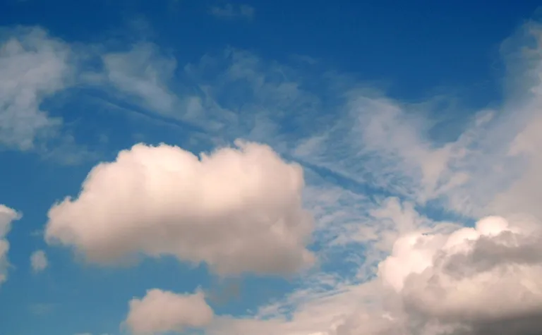 _Distrail_ ซึ่งเป็นตรงข้ามของ Contrail จากการบินผ่านของเครื่องบิน