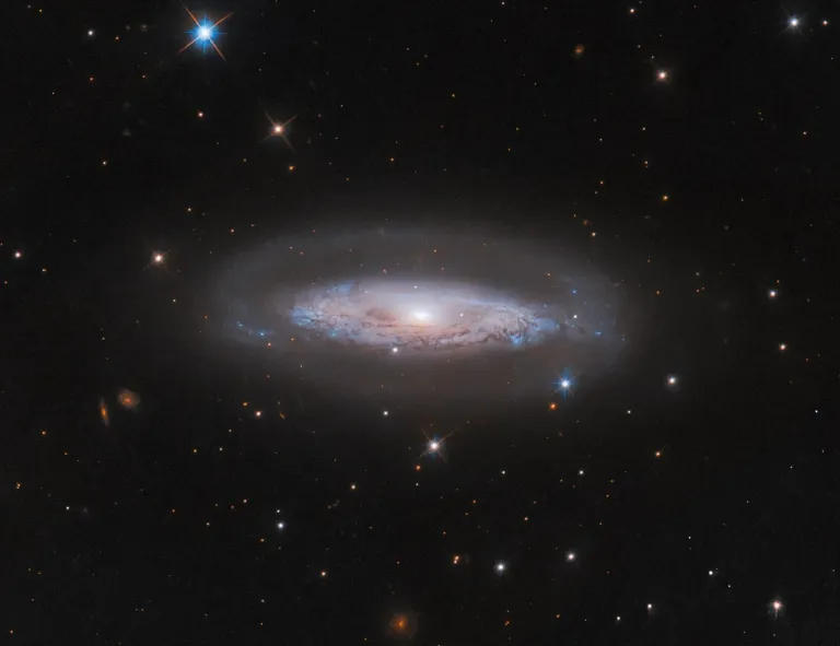 IC 4709 ภาพจาก NASA, ESA, Hubble, M. Koss, A. Barth