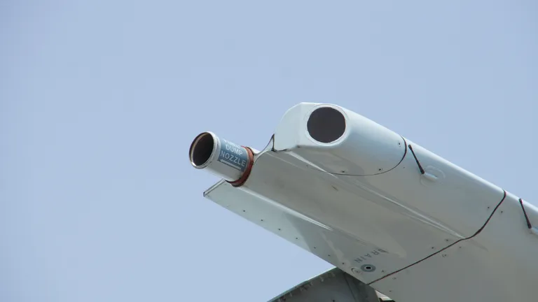 ท่อทิ้งเชื้อเพลิงของเครื่องบินลาดตระเวนทางทะเล Kawasaki P-1