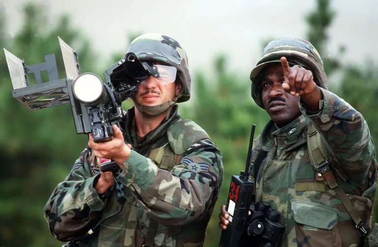 MANPADS รุ่นที่สองใช้เซนเซอร์ที่มีการใช้แก๊สในการหล่อเย็นเพื่อเพิ่มความไวของเซนเซอร์และลดสัญญาณรบกวน