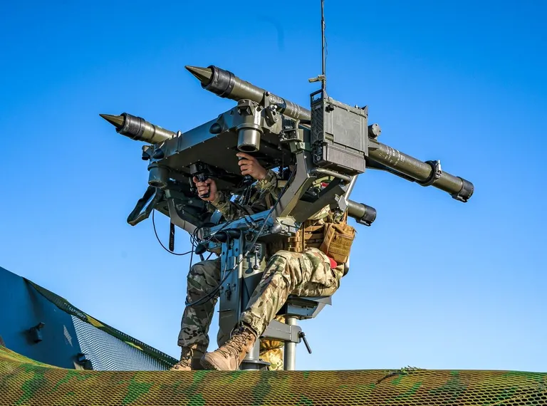 MANPADS รุ่นที่สามมีการเพิ่มเซนเซอร์และระบบสแกนต่าง ๆ เพื่อเพิ่มความสามารถในการติดตามเป้าหมายของมิสไซล์