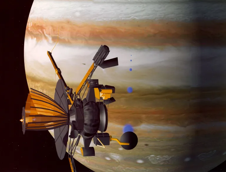 ภาพวาดด้วยคอมพิวเตอร์ของ NASA เพื่อจำลองสภาพของจานรับสัญญาณที่กางไม่ออกของยานกาลิเลโอ ระหว่างการสำรวจดาวพฤหัสบดี