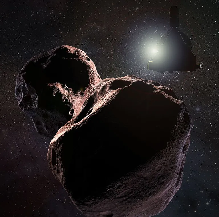 ภาพกราฟิกแนวคิดของยาน New Horizons ขณะทำการสำรวจเทหวัตถุในแถบไคเปอร์ Arrokoth ภาพจาก NASA