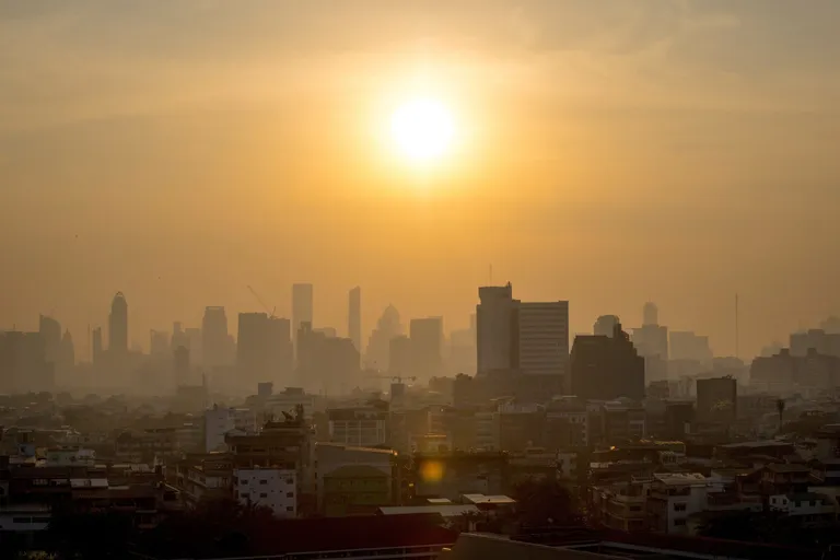 กรุงเทพฯ อากาศร้อน แดด อุณหภูมิสูง ภาพจาก AFP