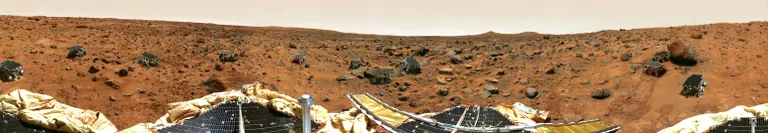 ภาพถ่าย Panorama แบบ Timelapse จากกล้องบนยาน Mars Pathfinderให้เห็นถึงภาพรวมภารกิจและการเดินทางสำรวจก้อนหินต่าง ๆ ของหุ่นยนต์ Sojourner ที่มา NASA