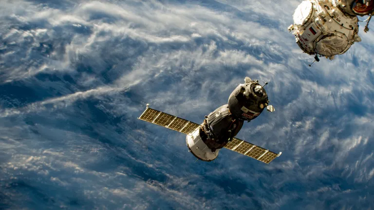 ภาพถ่ายยาน Soyuz MS-23 ขณะทำการเทียบท่าสถานีอวกาศนานาชาติ