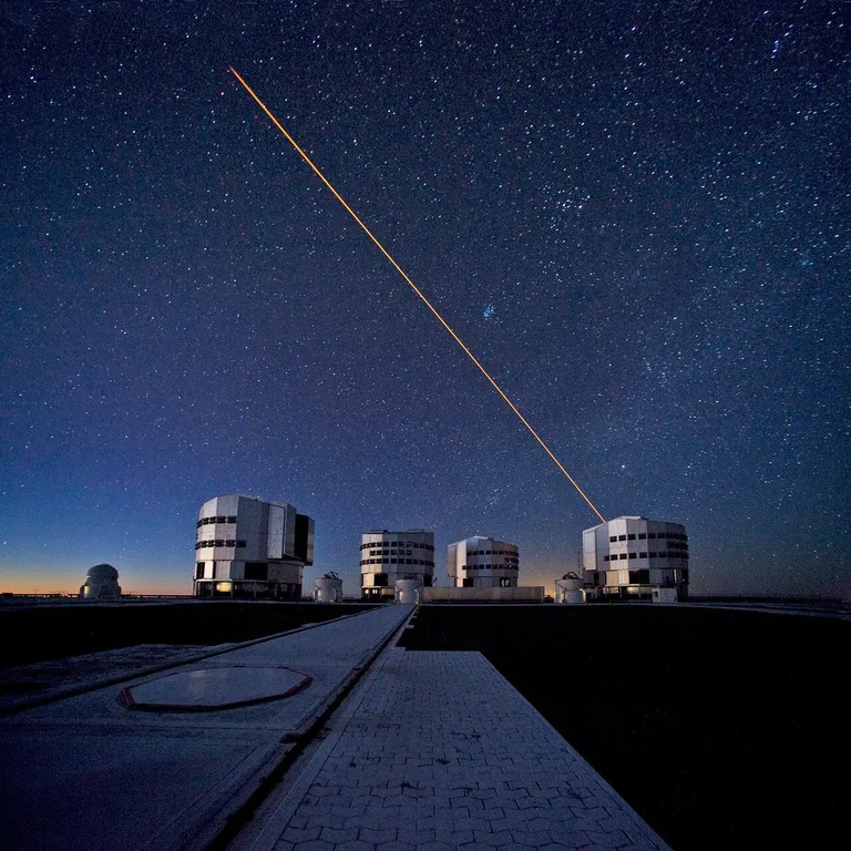 ภาพถ่ายของกล้องโทรทรรศน์ Very Large Telescope ในชิลีของ ESO
