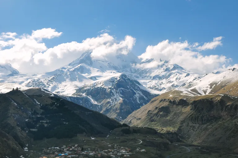 rocky-snowy-mountains-countryside