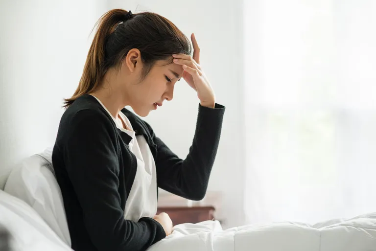 sick-woman-had-headache-hands-touched-her-head-bed