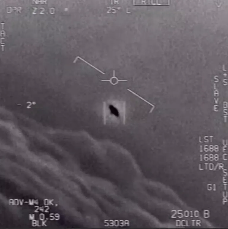 ภาพวัตถุที่ไม่สามารถระบุที่มาได้ ถ่ายโดย U.S. Navy