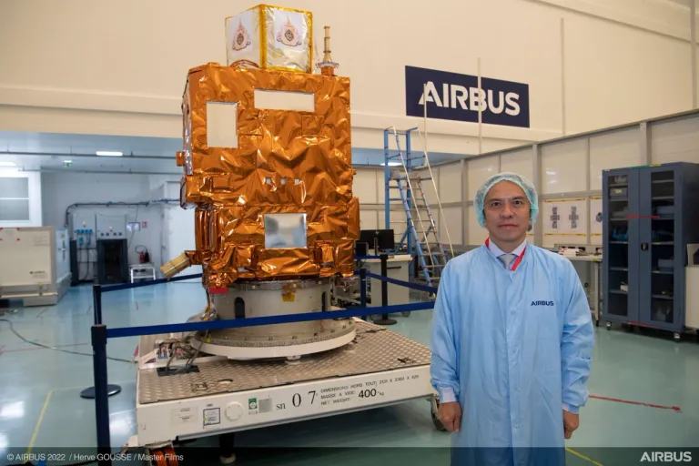 ดาวเทียม THEOS-2 ที่ AIRBUS 1.jpg