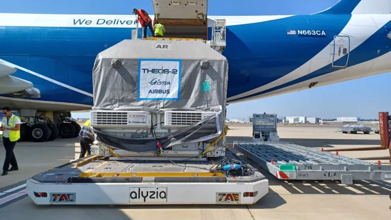 ดาวเทียม THEOS-2 ที่ AIRBUS 3.jpg