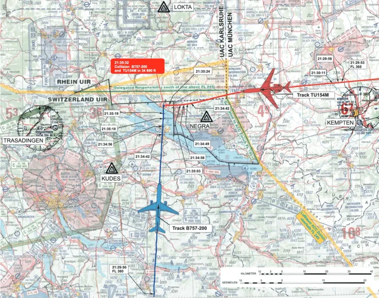ภาพแสดงแผนที่และทิศทางของเครื่องบินแต่ละลำในเหตุการณ์เมื่อปี 2002.png