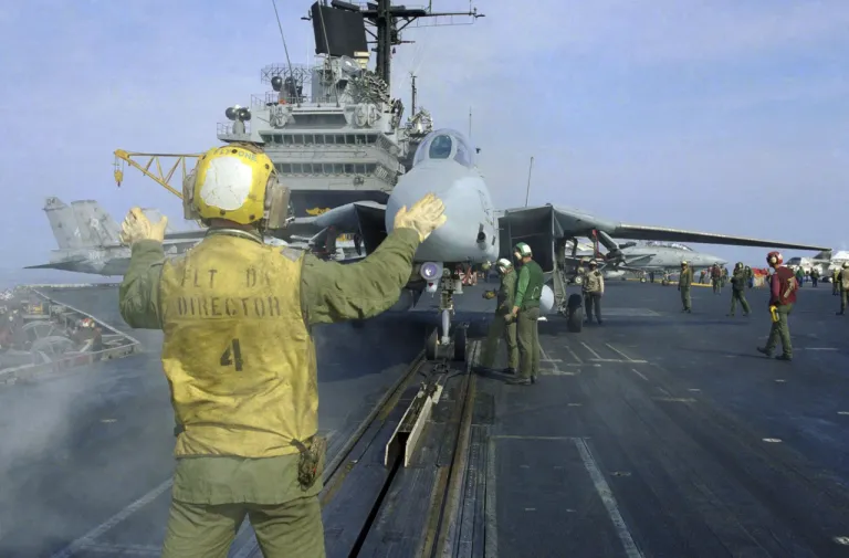 Aircraft Catapult บนเรือบรรทุกเครื่องบิน สำหรับการช่วยยิงเครื่องบิน