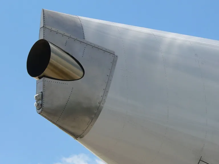 ท่อไอเสียของระบบ APU ซึ่งอยู่บริเวณท้ายของเครื่องบิน Airbus A380