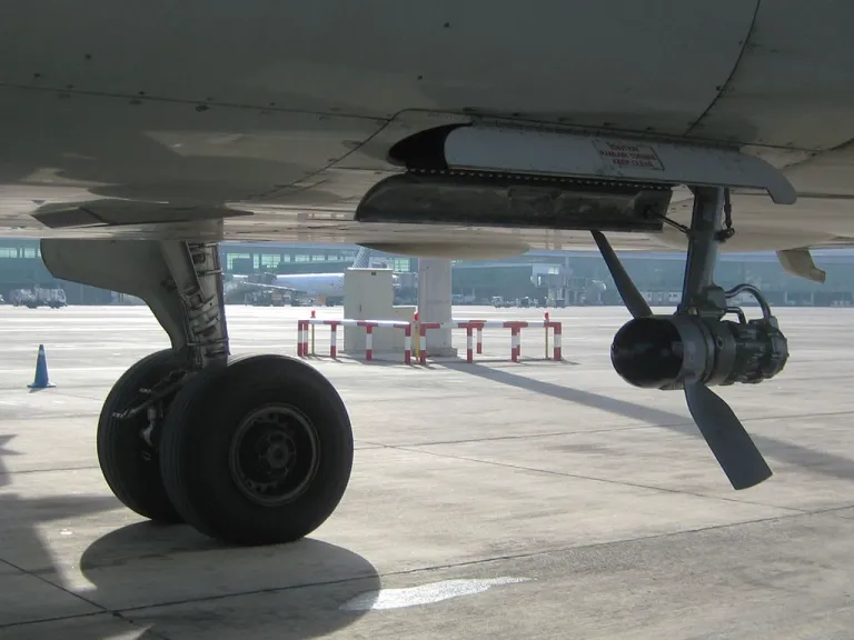 กังหันปั่นไฟฟ้าหรือ Ram Air Turbine (RAT) ระหว่างการทดสอบบนเครื่องบิน Airbus A320