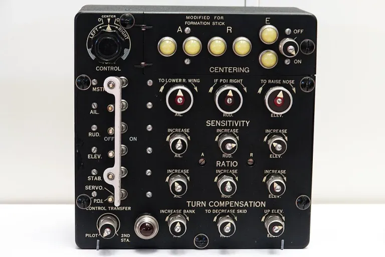 แผงควบคุมระบบ Autopilot Honeywell C-1